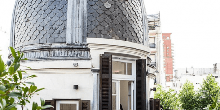 Cómo es vivir en el lugar que todos levantan la vista para mirar