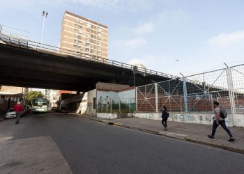 Buscan mejorar predios bajo la autopista 25 de Mayo