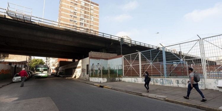 Buscan mejorar predios bajo la autopista 25 de Mayo