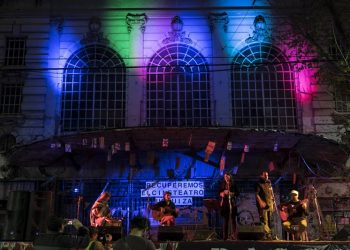 Un grupo de vecinos recuperó el Cine Urquiza y la empresa a cargo de la demolición quiere demandarlos