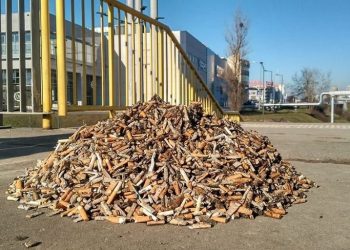 Harán una montaña de la vergüenza con colillas de cigarrillos