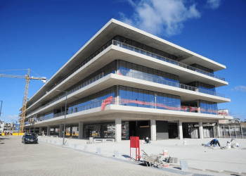 Transformación en Lugano: empezó a funcionar un ministerio donde estaba el Elefante Blanco