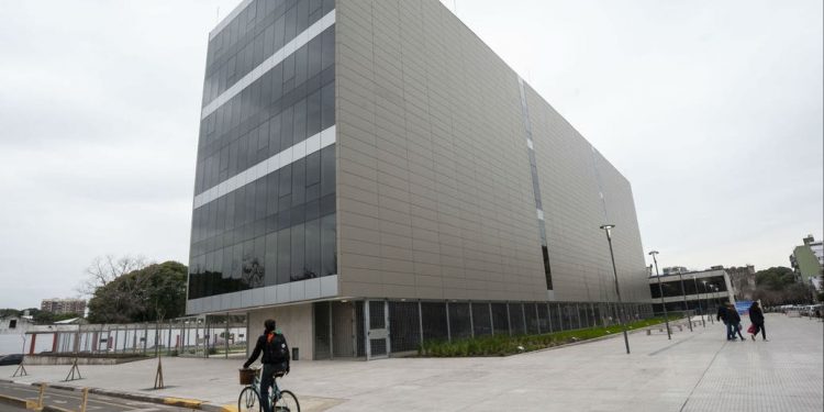 El Archivo General de la Nación muda sus tesoros a un nuevo edificio en Parque Patricios