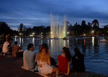 Un desperfecto puso fin al show de aguas danzantes y no hay dinero para la reparación