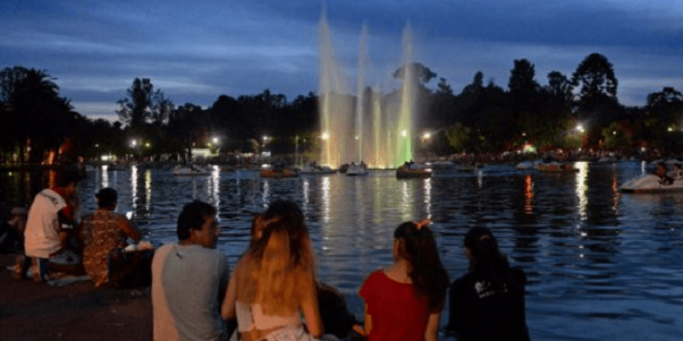 Un desperfecto puso fin al show de aguas danzantes y no hay dinero para la reparación