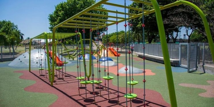 La Ciudad ya es libre de arena en patio de juegos