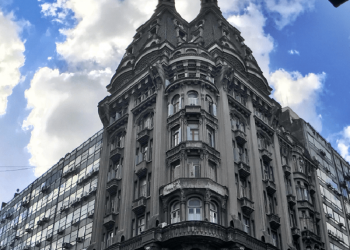El edificio Otto Wulff, la joya que tiene en peligro el arte de su fachada