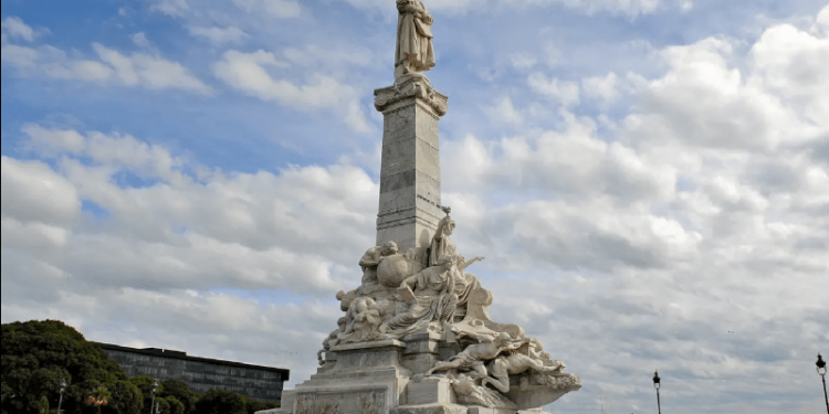 Colón. Lo declaran Monumento Histórico Nacional y ya no podrá ser mudado
