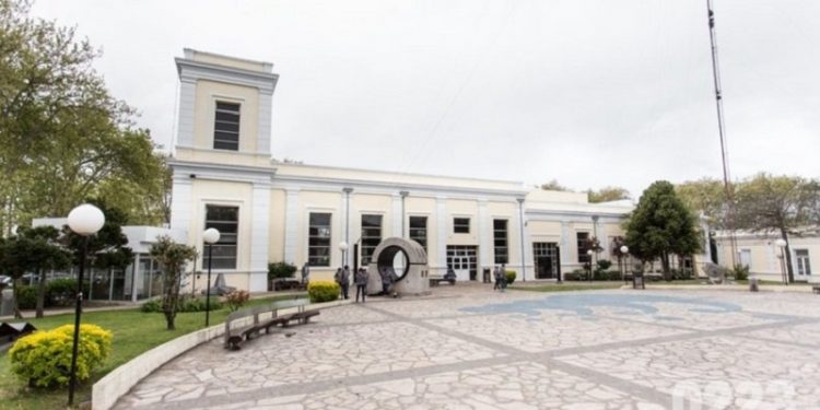 Los concejales comienzan a tratar la cesión por 15 años de la Plaza del Agua