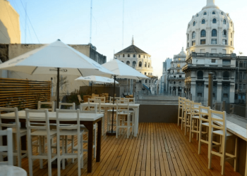 La Galería Güemes estrenó un bar en la terraza con una vista privilegiada de las cúpulas más lindas de la Ciudad