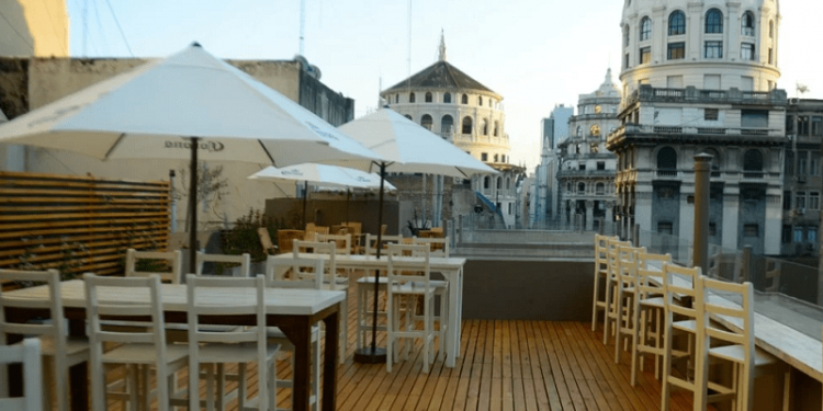 La Galería Güemes estrenó un bar en la terraza con una vista privilegiada de las cúpulas más lindas de la Ciudad