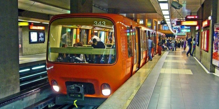 Escaleras mecánicas y mejor frecuencia: las prioridades de los metros de Lyon y Londres para el subte porteño