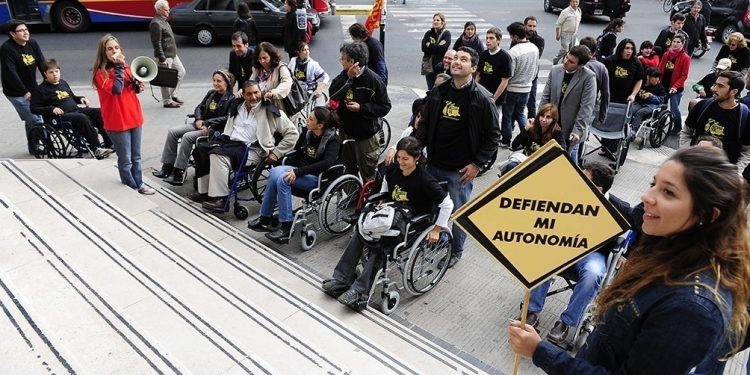 Transporte y veredas, los principales obstáculos si se tiene discapacidad