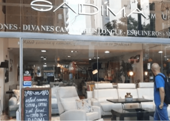 Los comerciantes de la avenida Belgrano se unen para volver a crear un polo mueblero