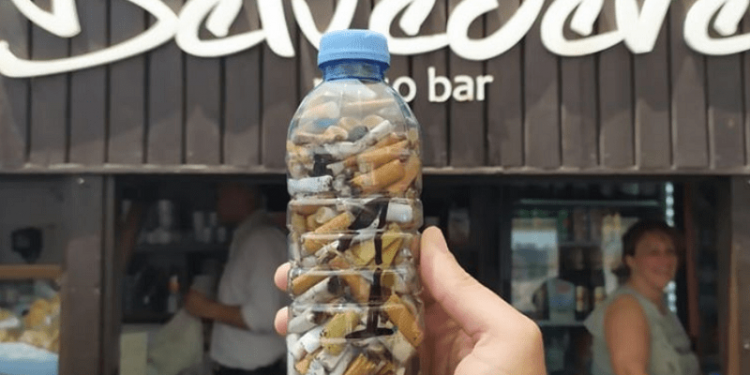 Mar del Plata: proponen cambiar una botella de colillas por un licuado o jugo