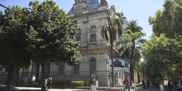 Hay millonaria inversión para refaccionar la Facultad de Derecho de la UNR