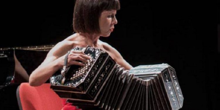 El tango vuelve a decir presente en medio de la cuarentena – Entrevista a Carla Algeri