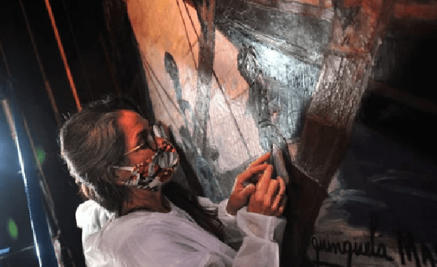 Tras décadas de humo y descuido, restauran por primera vez los murales de Quinquela Martín del teatro Regina