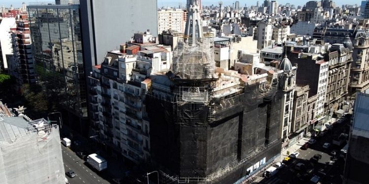 Dos nuevas esculturas para la cúpula de la Confitería Del Molino