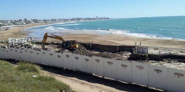 Arquitectos advierten por avances de obras y cemento sobre playas públicas