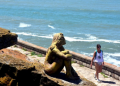 Convocan al artista de la misteriosa escultura en Playa Chica para autorizar su instalación