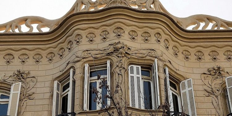 El Palacio de los Lirios, una perla del Art Nouveau en plena avenida Rivadavia