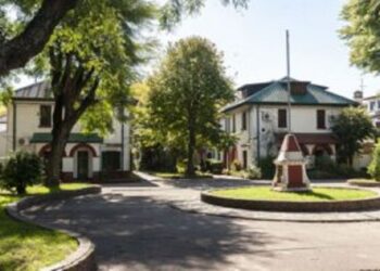 Monseñor Espinosa: de casitas para trabajadores a pintoresco barrio privado en Barracas