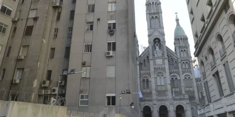 El Kavanagh vs el hotel Plaza: de qué se trata el nuevo capítulo en la antigua pelea entre vecinos