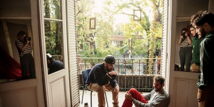 Artistas conviven y revolucionan un hotel que van a demoler