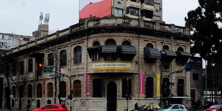 Ciudad avanza con la demolición de una escuela ubicada en el Casco Histórico porteño