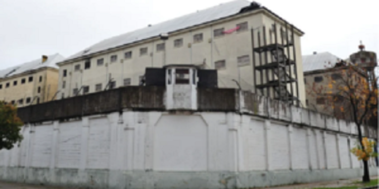 Desilusión de los vecinos de Villa Devoto por la postergación de la mudanza de la cárcel