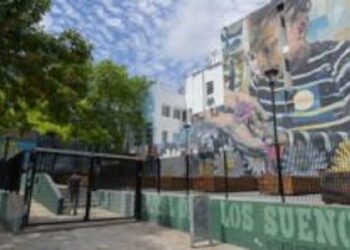 Crece la polémica por una plaza de Palermo “ocupada” por una famosa parrilla