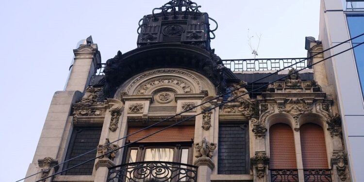 La joya arquitectónica de 1908 en plena city porteña que parece una casa de muñecas
