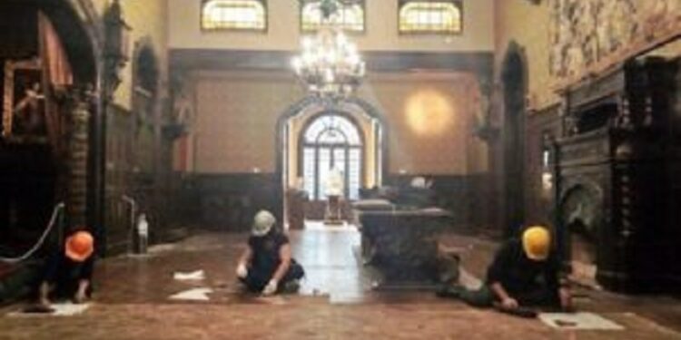 Levantan el histórico piso del Museo Estévez para restaurarlo