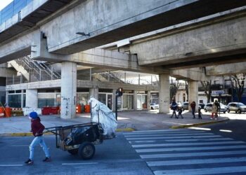 Dos estaciones del tren San Martín sin fecha de apertura