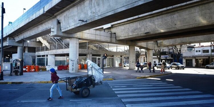 Dos estaciones del tren San Martín sin fecha de apertura