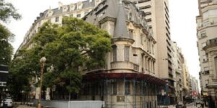 La residencia del siglo XIX oculta en una extraña manzana triangular de Retiro