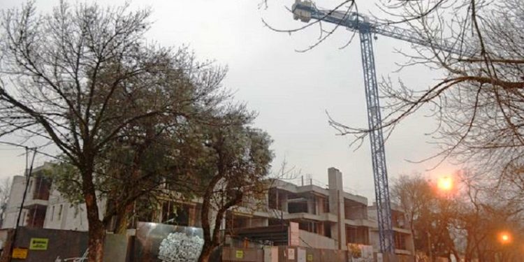 Vecinos de Fisherton se oponen a la construcción de condominios en el barrio