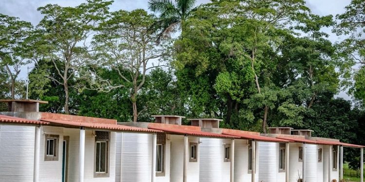 Una impresora 3D de tres metros de altura creó un pueblo de 500 casas