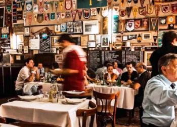 Reabre el bar notable “El Obrero” de la Boca
