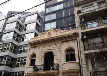 Fachadas históricas con obras nuevas superpuestas