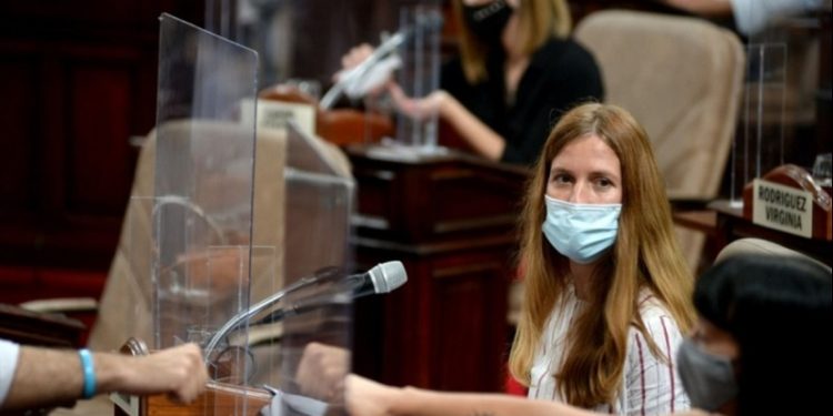 En La Plata habilitan la construcción de viviendas con “tierra cruda”