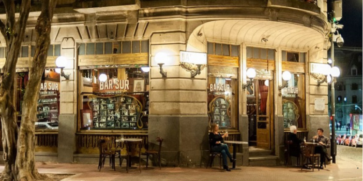 Después de un año y medio, reabrió un mítico bar de San Telmo que nació en 1967