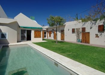 Casa Stud, una obra de arte de Clorindo Testa en el corazón de barrio Hipódromo