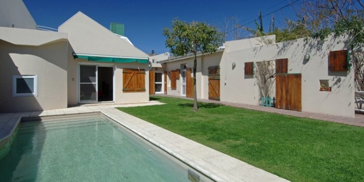 Casa Stud, una obra de arte de Clorindo Testa en el corazón de barrio Hipódromo