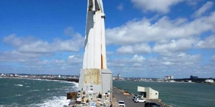 Restaurarán el monumento a San Salvador en el extremo de la Escollera Sur