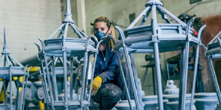 La restauración de las farolas de la Rambla será registrada en un calendario municipal