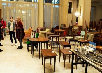 Subastan los últimos muebles y objetos de gastronomía del Hotel Plaza