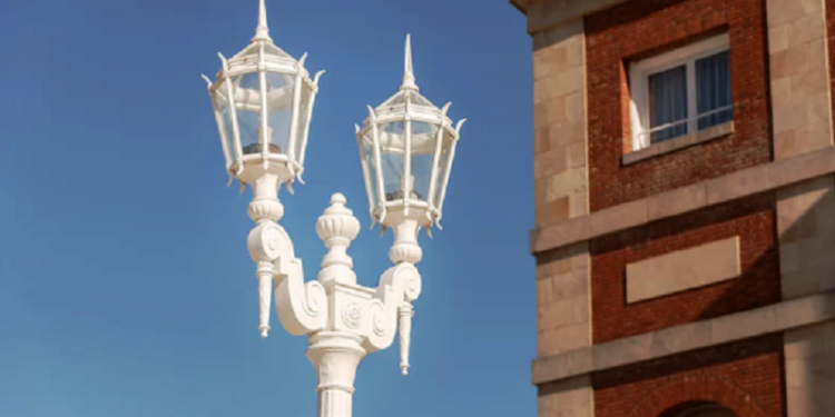 Las farolas de la Rambla de Mar Plata recuperaron su esplendor