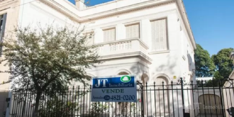 Las lujosas casonas del Barrio Inglés de Caballito están hace años en venta y los precios no bajan